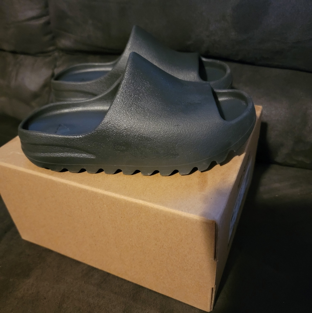 Yeezy Slides Onyx